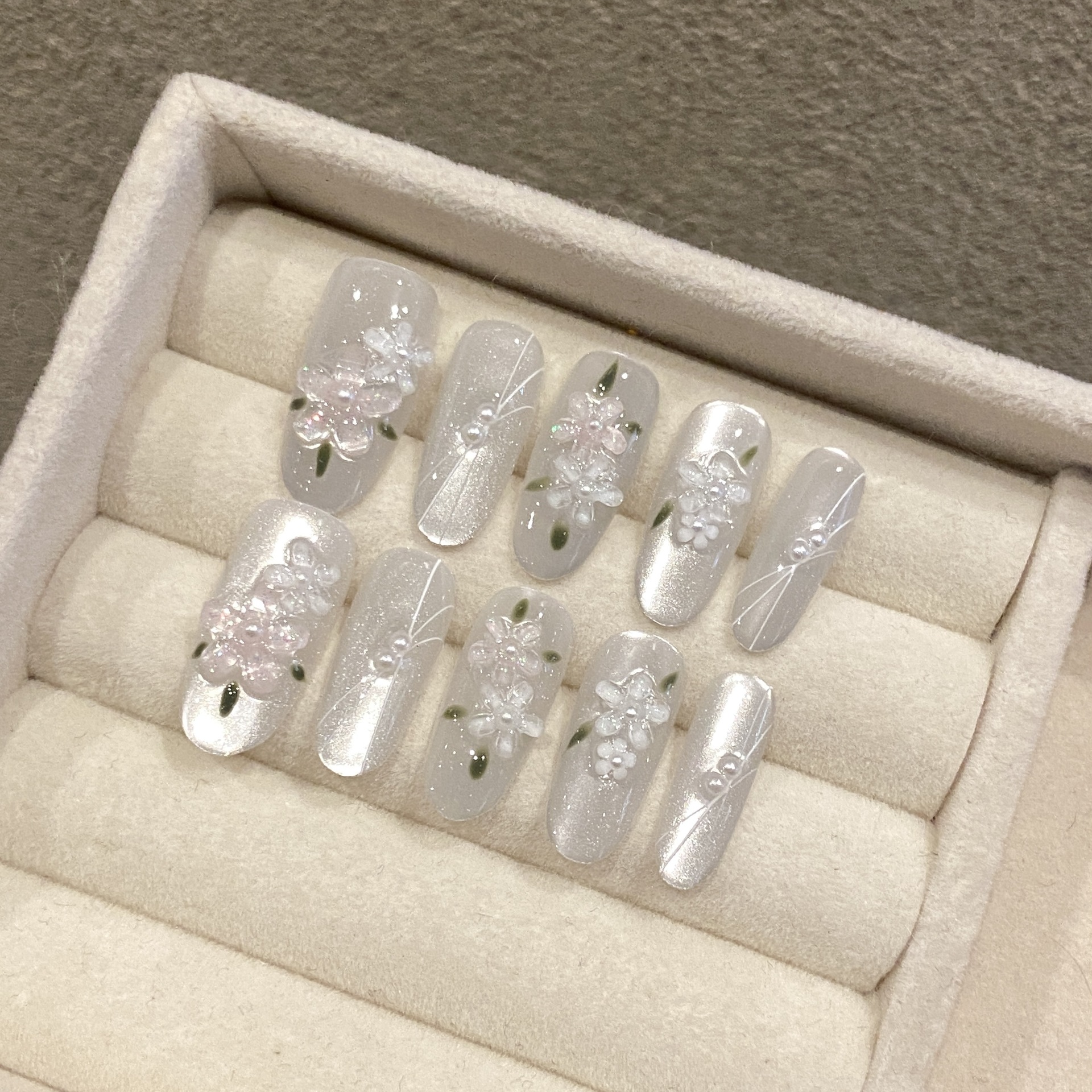 10pcs Glitter Sliver Press On  - Resin Art Flowers 评论和价格